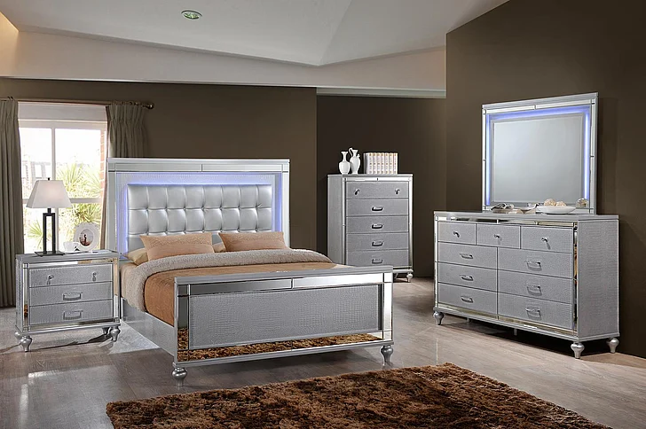 New Classic Furniture Valentino 4pc Upholstered Lighted Bedroom Set in Silver