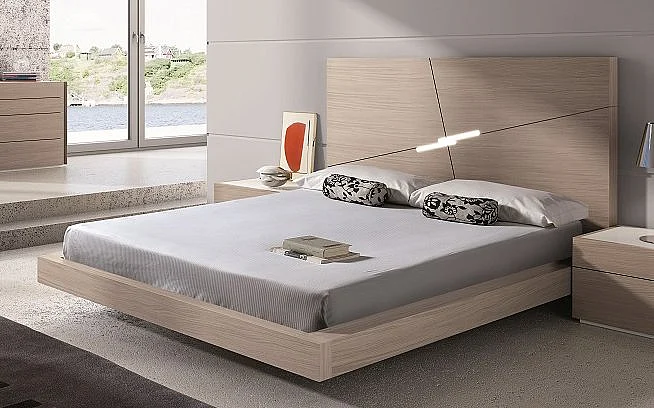 J&M Furniture Evora Premium Queen Bed in Natural Oak CLOSEOUT