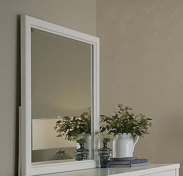 Vaughan-Bassett Pure Maple Landscape Mirror in Cottage White 184-447