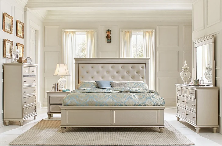 Homelegance Celandine 4pc Panel Bedroom Set in Pearl/Silver