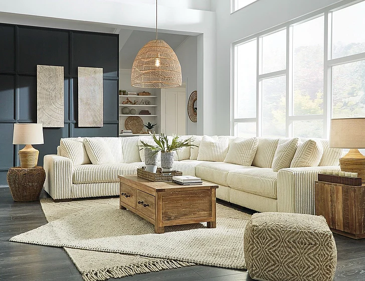 Lindyn 5-Piece Sectional Set in Ivory