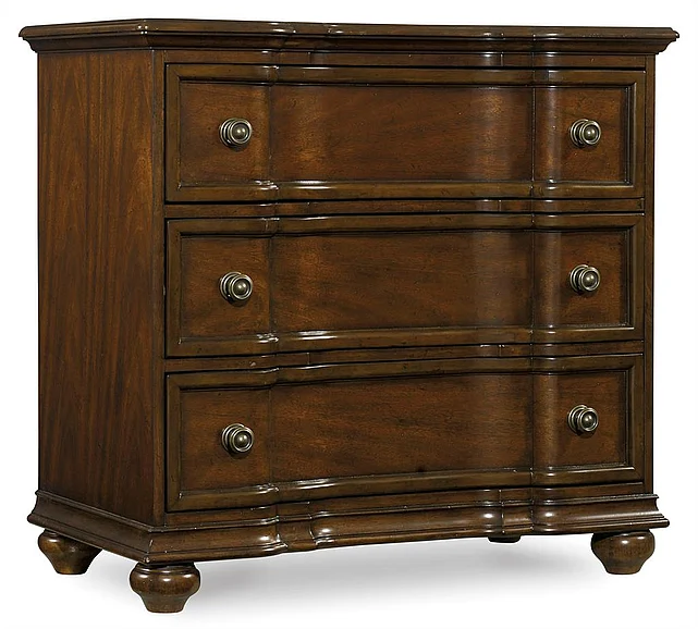 Hooker Furniture Leesburg Three-Drawer Bachelors Chest in Mahogany 5381-90017