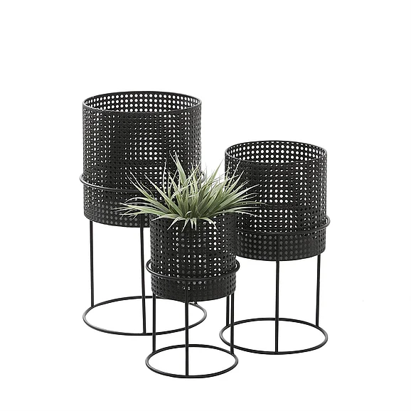 UMA CosmoLiving by Cosmopolitan Black Metal Geometric Cutout Indoor Outdoor Planter with Removeable Ring Stands, (Set of 3) 23, 19, 15H | 73866