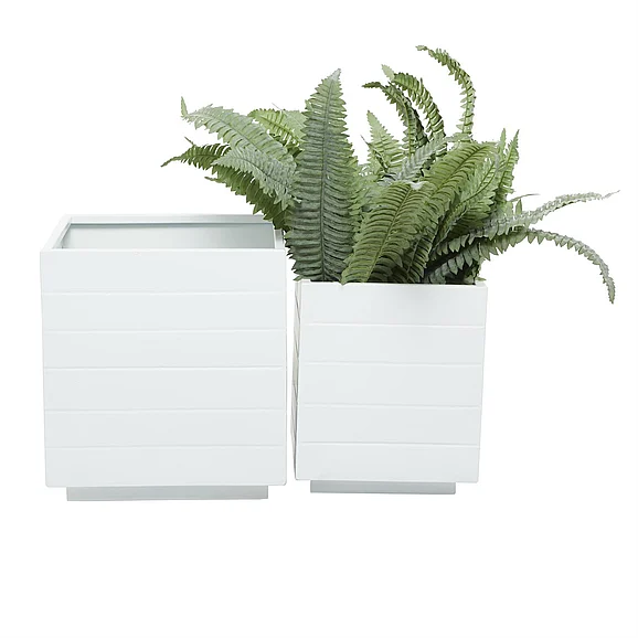 UMA CosmoLiving by Cosmopolitan White Metal Indoor Outdoor Planter, Set of 2 14, 10W | 78436 CLOSEOUT