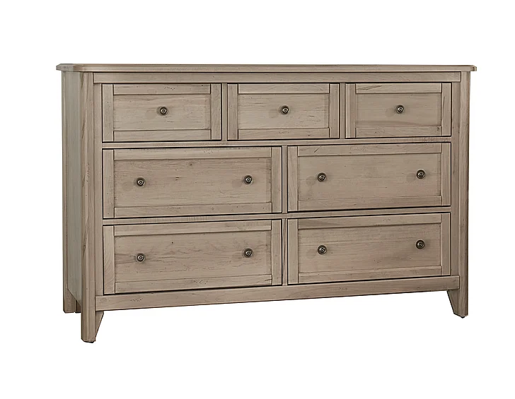 Vaughan-Bassett Woodbridge 7 Drawer Dresser in Clear Maple 822-003