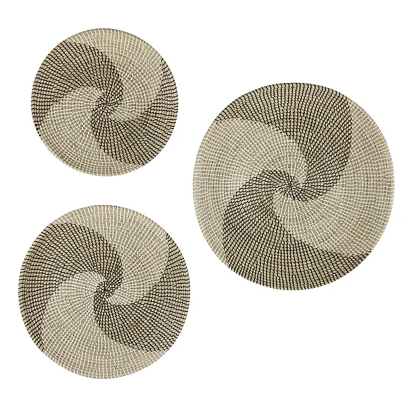 UMA Brown Seagrass Plate Handmade Spiral Basket Home Wall Decor with Black and White Accents, Set of 3 29, 24, 20D | 84432