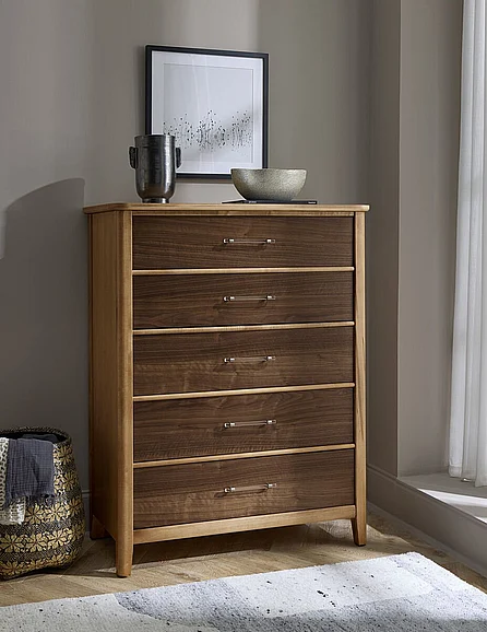 Vaughan-Bassett Nordhaven Chest 5 Drawer in Two-Tone 853-115