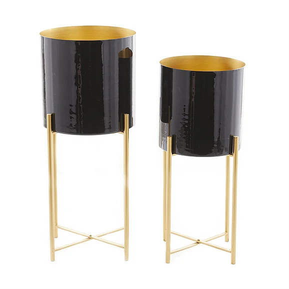 UMA CosmoLiving by Cosmopolitan Black Metal Indoor Outdoor Planter with Removable Stand, Set of 2 24, 21H | 97434 CLOSEOUT