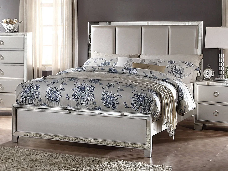 Acme Voeville II Queen PU Panel Bed in Matte Gold/Platinum 24830Q