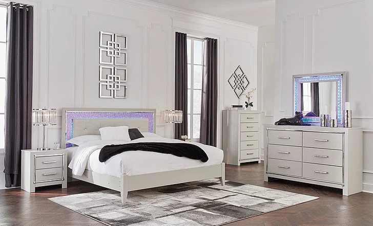 Zyniden 5-Piece Upholstered Panel Bedroom Set in Silver