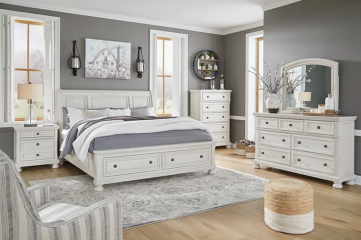 Robbinsdale 4-Piece Sleigh Storage Bedroom Set in Antique White