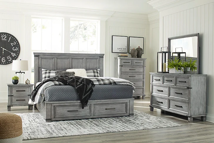 Russelyn 4-Piece Panel Storage Bedroom Set in Gray