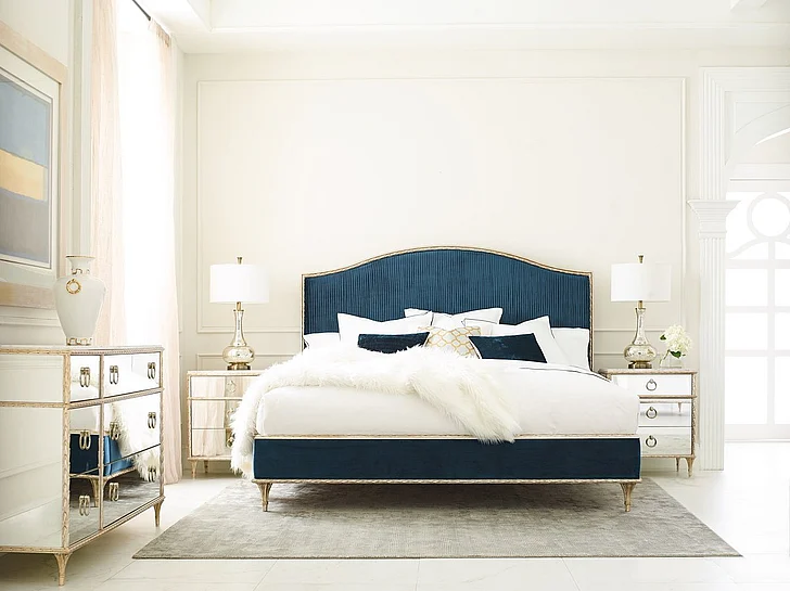 Caracole Furniture Fontainebleau 2pc Queen Bedroom Set in Aglow