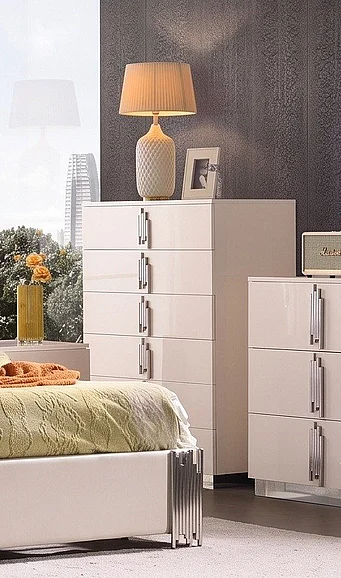 McFerran Home Furnishing B2002 Chest in White/Silver B2002-C