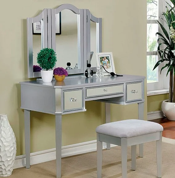 Furniture of America Clarisse Vanity with Stool in Silver CM-DK6148SV