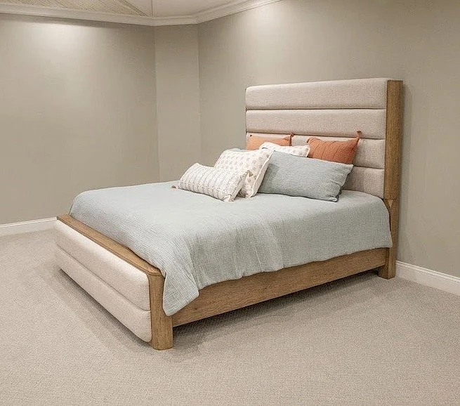 Steve Silver Theo King Panel Bed in Brown