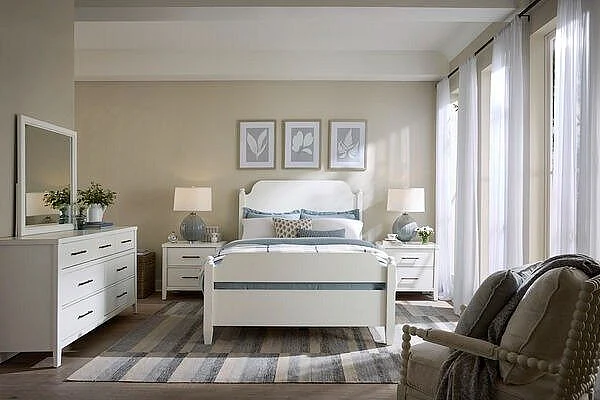 Vaughan-Bassett Pure Maple 2pc Poster Bedroom Set in Cottage White