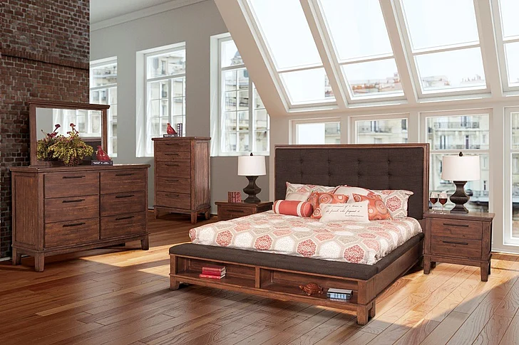 New Classic Furniture Cagney 4-Piece Bedroom Set in Chestnut