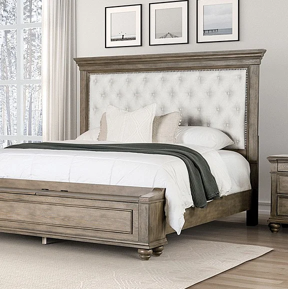 Furniture of America Philomath Queen Panel Bed with Storage Bench in Aged Oak