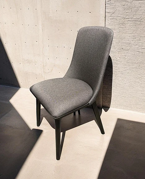 Urban Styles Quantum Dining Chair Low-Sheen Walnut in 1412